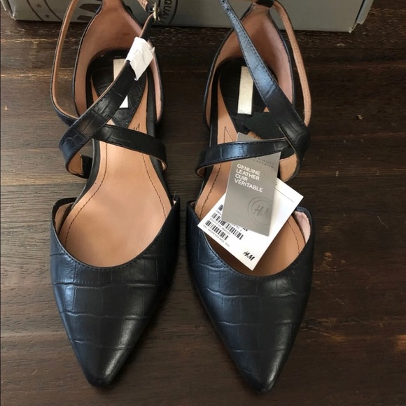 NWT LEATHER cross strap flats in black - Picture 4 of 9